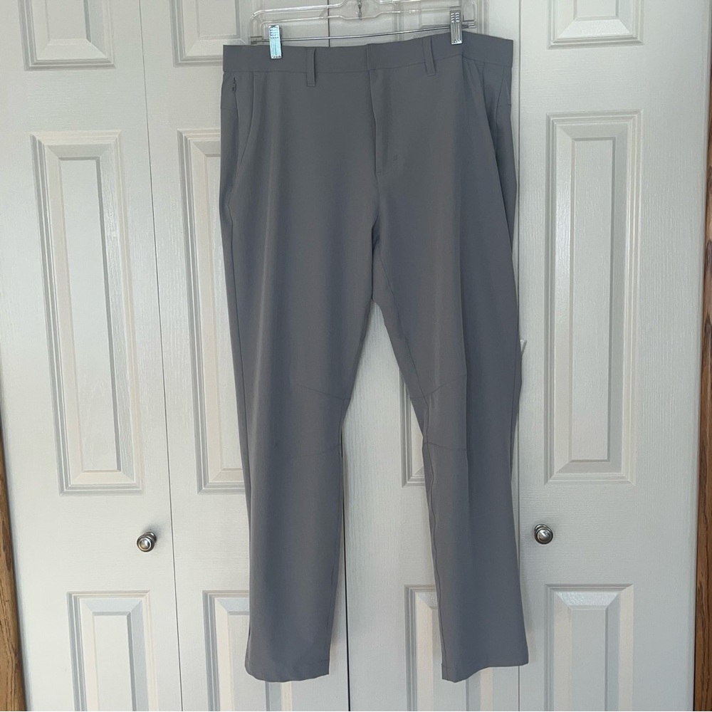Fabletics The Only Pant-Classic Fit Men's Gray Pants 34/32 Business Golf
